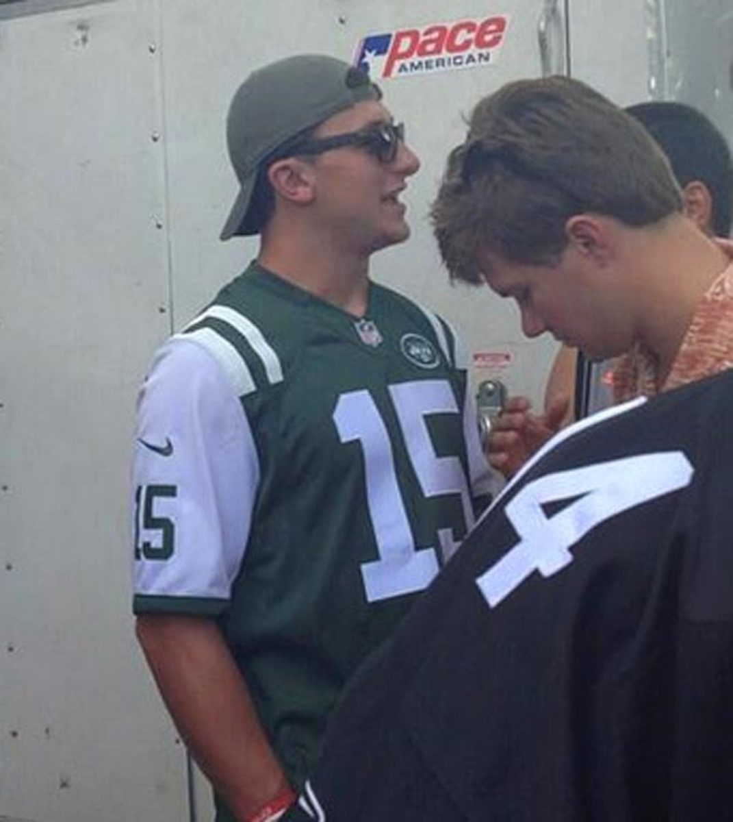 130816000256-manziel-twitter-pic-single-image-cut.jpg